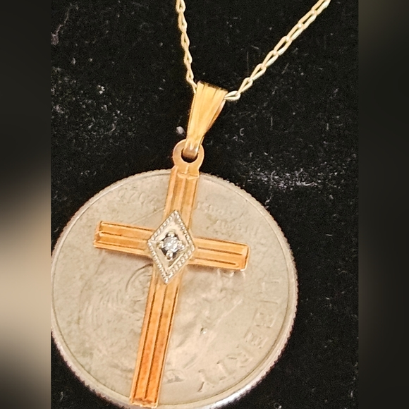 14k gold cross chain not included - Picture 2 of 4